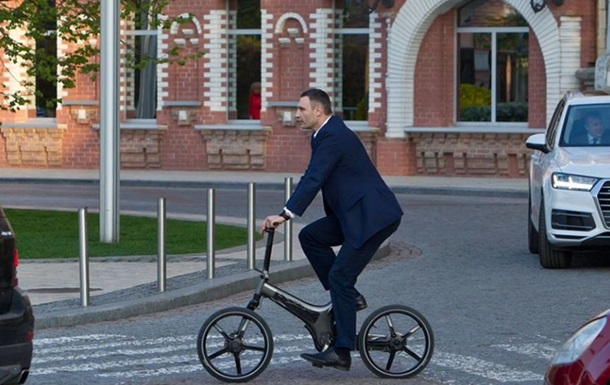 Мэр столицы Украины Виталий Кличко задекларировал семь велосипедов и 2,6 миллионов гривен дохода за 2015 год.