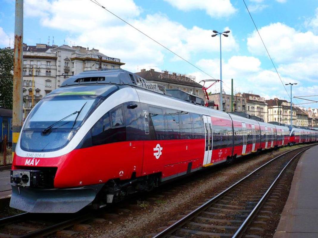 Поїзд Будапешт-Мукачево виїхав у свій перший рейс зі столиці Угорщини о 7:32 за місцевим часом (8:32 за українським).