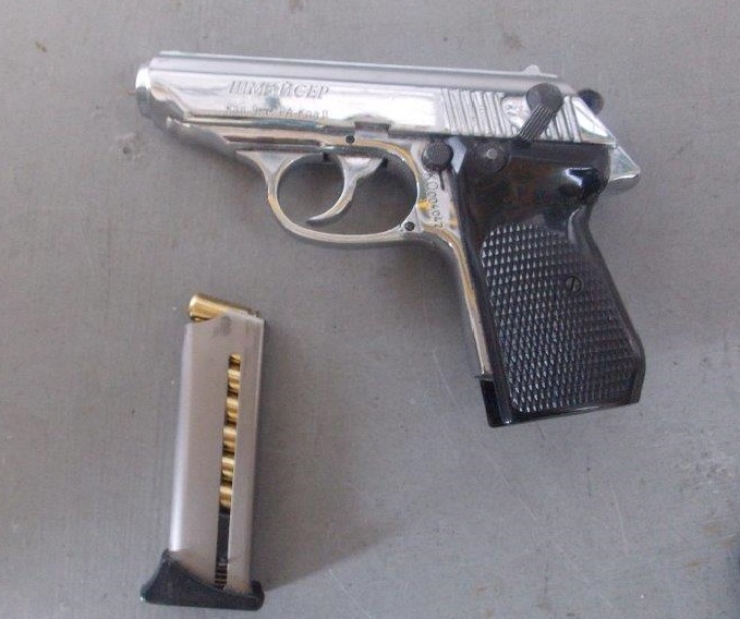 Пістолет марки «Шмайсер» виявили сьогодні вранці прикордонники на пункті пропуску «Тиса».
