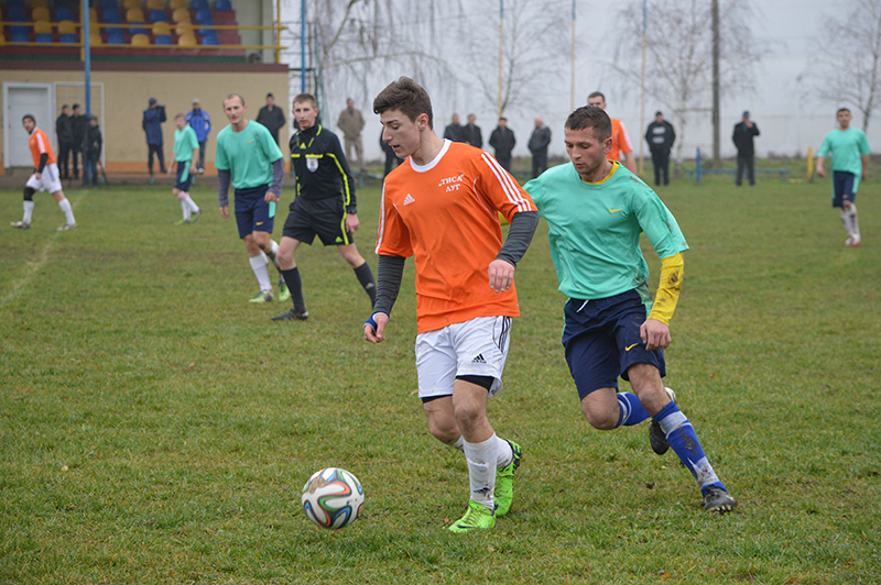 На стадіоні смт Середнє відбудуться завершальні матчі за участі районних команд області.