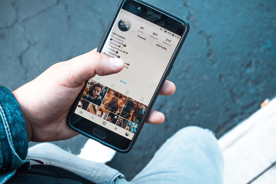 Соцмережа Instagram розширила на весь світ тестування функції, що приховує лічильник лайків під постами інших користувачів.

