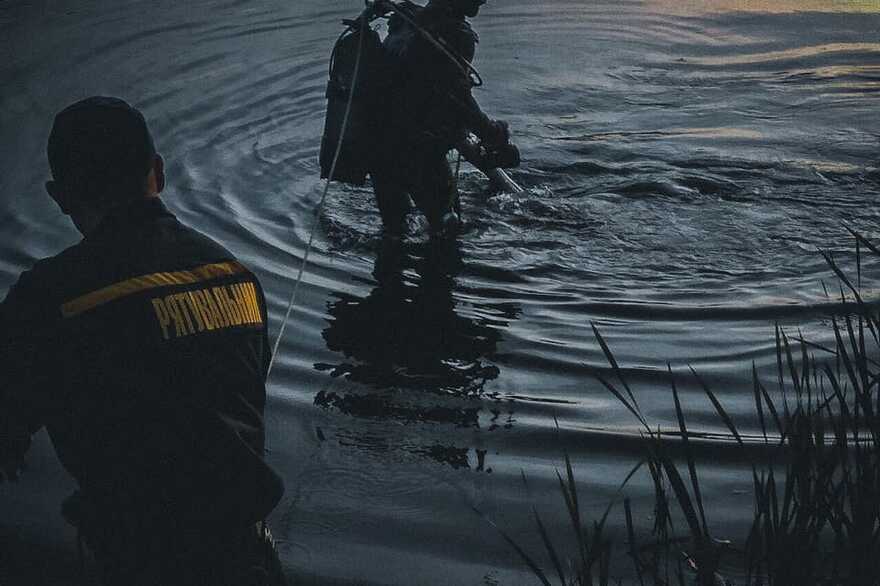 У річці Тиса на Рахівщині ймовірно втопився чоловік, тіло діставали рятувальники.