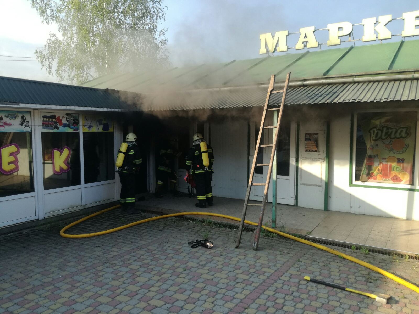 Вчора, 21 липня, у Малому Березному, що на Ужгородщині горіла будівля магазину, що не експлуатується.