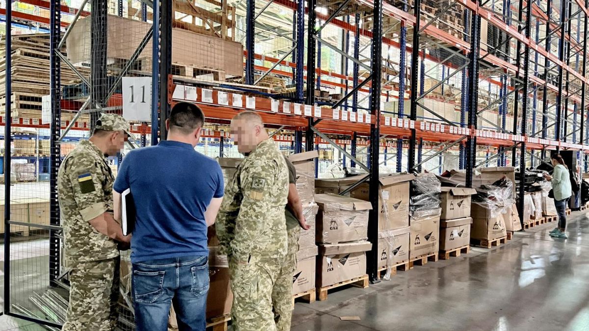 За посилку з-за кордону прилетить штраф: ВРУ ухвалила новий закон. Що варто знати українцям?
