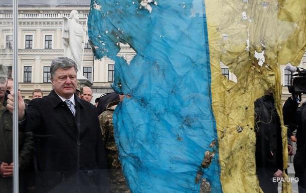 Война Украины со своим прошлым оказалась еще менее успешной, чем ее военная кампания против России, отмечает издание.