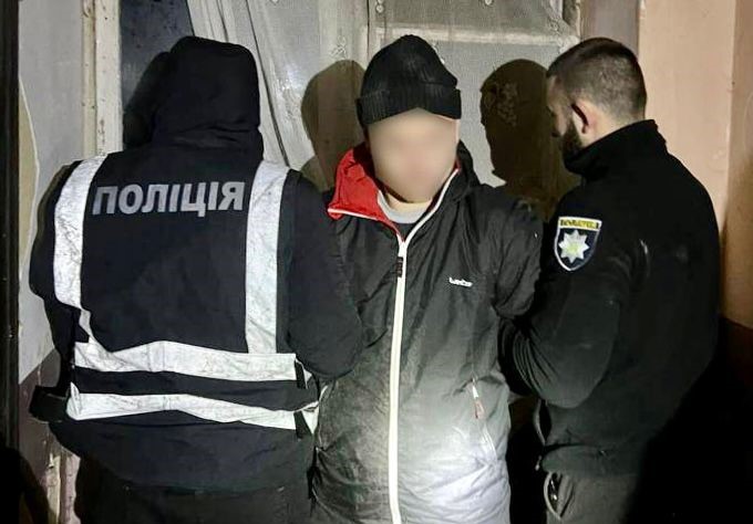 Оперативники Тячівського районного відділу поліції спільно зі слідчими затримали місцевого, раніше судимого за тяжкі злочини, торговця наркотиками.
