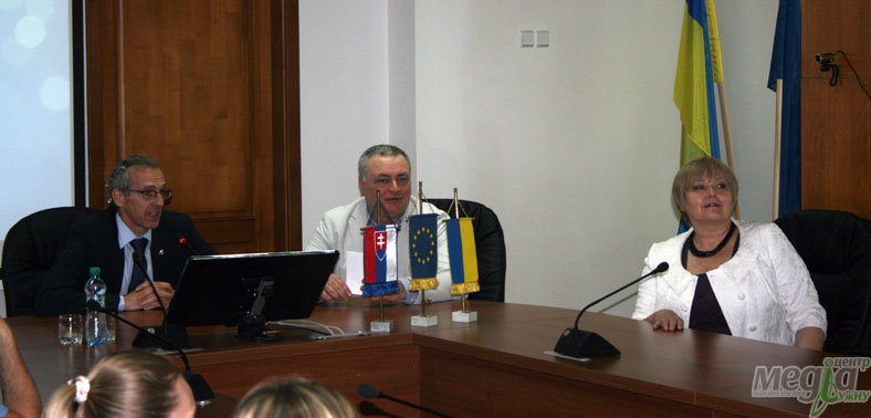 27 травня до УжНУ завітав депутат Європарламенту від Словацької Республіки Іштван Штефанц – один із тих, хто підтримує євроінтеграцію України.