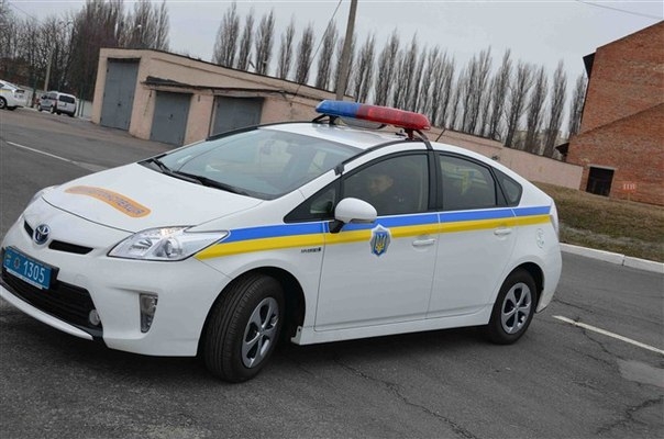 Днями в Інтернеті з′явилося відеоповідомлення про те, як службовий автомобіль міліції «Тойота Пріус» порушує на трасі Київ-Чоп Правила дорожнього руху.