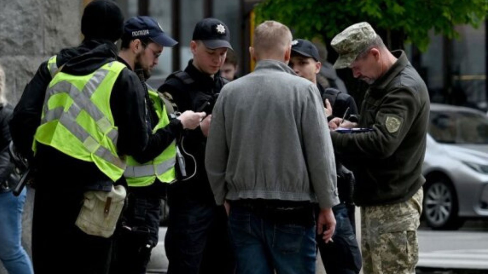 Що робити, якщо у вас і відстрочка, і бронювання: важливі поради для військовозобов'язаних