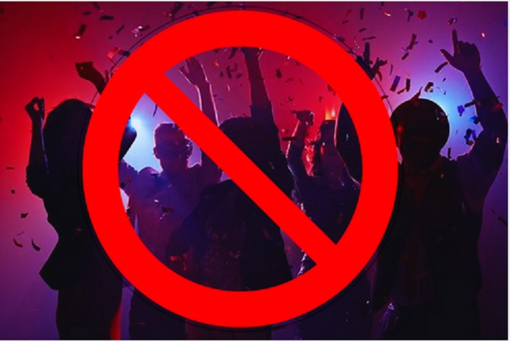 В Ужгороді заборонили у нічний час – із 22:00 до 08:00 – проведення масово-розважальних заходів у закладах ресторанного господарства та сфери послуг на період дії воєнного стану. 