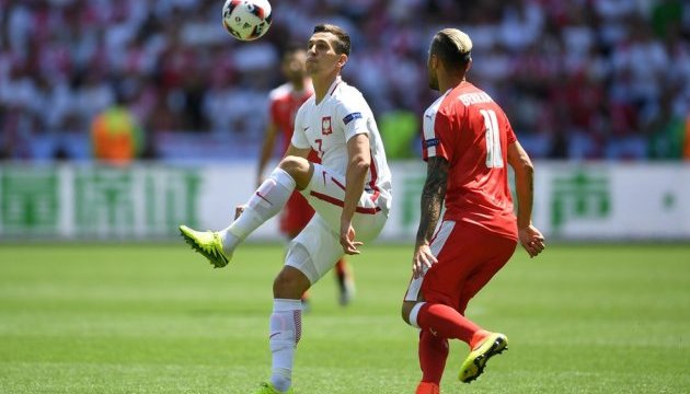 Збірна Польщі у серії пенальті здолала швейцарців і вийшла у чвертьфінал Євро-2016.