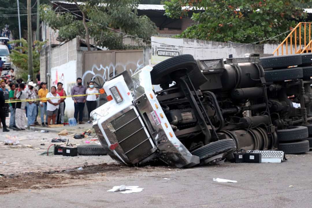 У Сенегалі автобус врізався у вантажівку, щоб уникнути наїзду на віслюка. Внаслідок аварії загинуло щонайменше 19 людей.

