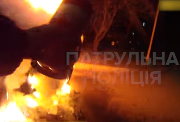 10 листопада вночі до поліції надійшло повідомлення про загорання автомобіля «Skoda Rapid» на вулиці 8 Березня в Ужгороді.

