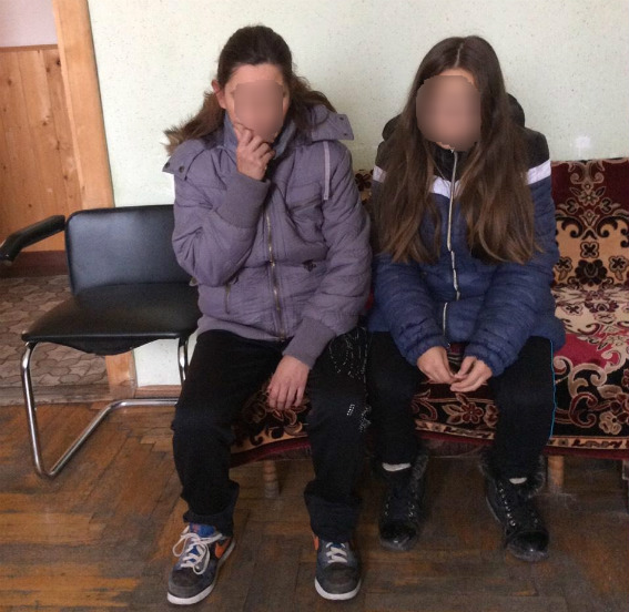 Співробітники Мукачівського відділу поліції розшукали семикласницю, яка в п’ятницю не повернулася з уроків. Хоча дитина дві ночі не приходила додому, ніхто не повідомив про це правоохоронцям.
