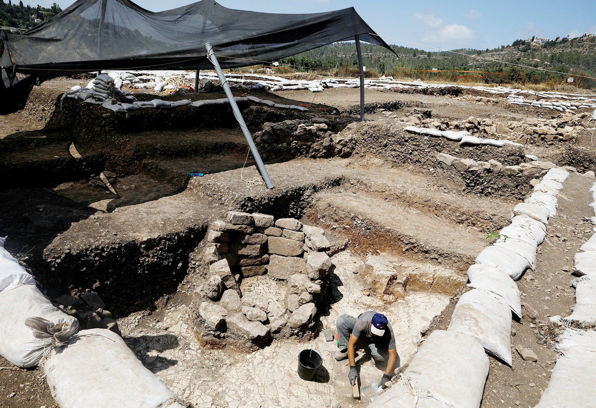 Управління старожитностей Ізраїлю заявило, що археологи виявили руїни стародавнього великого міста, вік якого складає більше п'яти тисяч років.