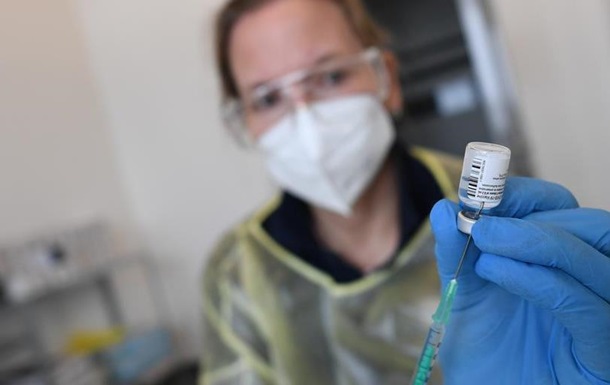 Три німецькі землі планують надати Чехії 15 тисяч доз вакцин від коронавірусу. Тим часом чеський уряд домовився про вакцини 