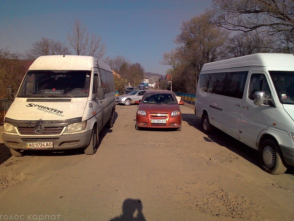 Блокування місцевого автошляху у селі Кушниця завершилось після переговорів селян та представників місцевої влади.
