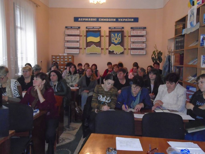 5  жовтня Виноградівська центральна районна бібліотека розпочала цикл просвітницько-інформаційних заходів на тему децентралізації.
