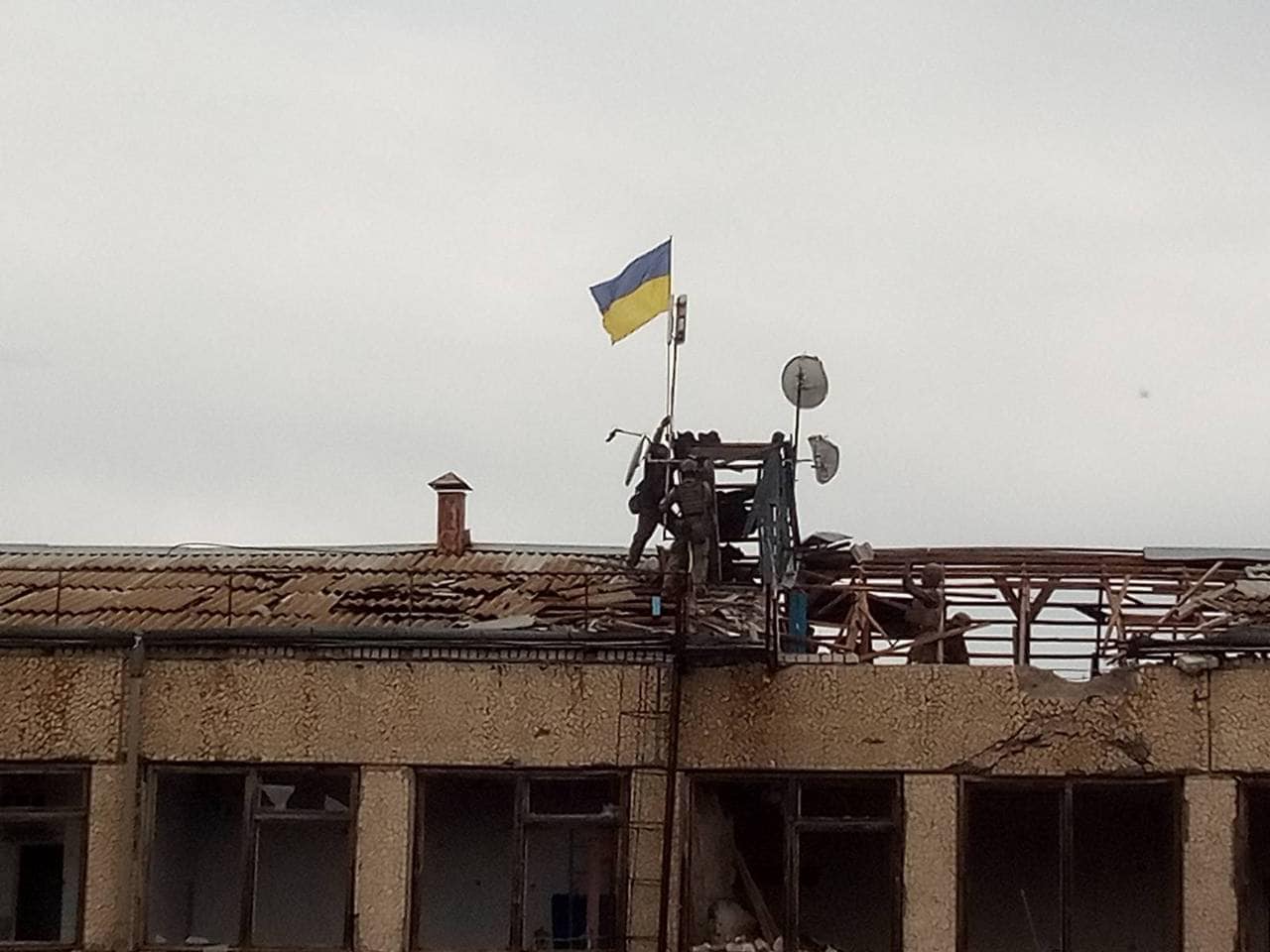 Бійці 128 окремої гірсько-штурмової Закарпатської бригади встановили Державний прапор України на найвищій точці Миролюбівки, що на Херсонщині.