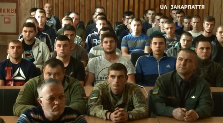 42 юнаків відправлять цього тижня в Ужгороді на строкову військову службу до Збройних сил та прикордонних військ України. 