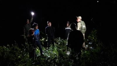 Словацька прикордонна поліція затримала на території Словаччини 25 нелегальних мігрантів із Азії, які, ймовірно, перейшли українсько-словацький кордон у Великоберезнянському районі.
