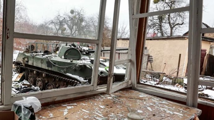 Рятувальники повідомляють, що наразі найскладніша ситуація по всій країні у Бучанському районі Київської області.