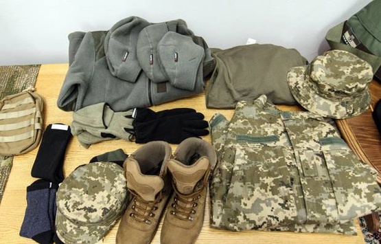По данным Минобороны, военные в зоне проведения АТО обеспечены теплой формой одежды на 90%, однако не хватает зимних шапок, флисовых курток-утеплителей и теплого белья.