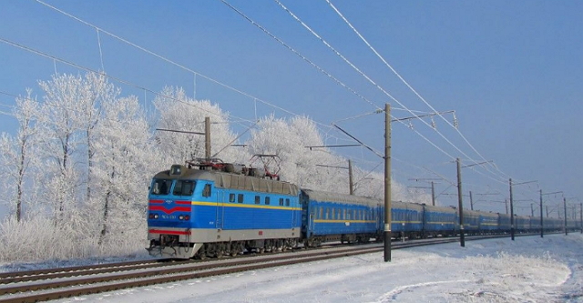 Пасажирський поїзд 358Л маршрутом Рахів-Київ застряг у Тернопільській області та понад чотири годин не рухався з місця.