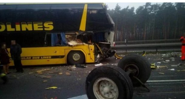 На півдні Польщі в районі міста Жори потрапив у ДТП пасажирський автобус з українськими номерами, який повертався з Праги.

