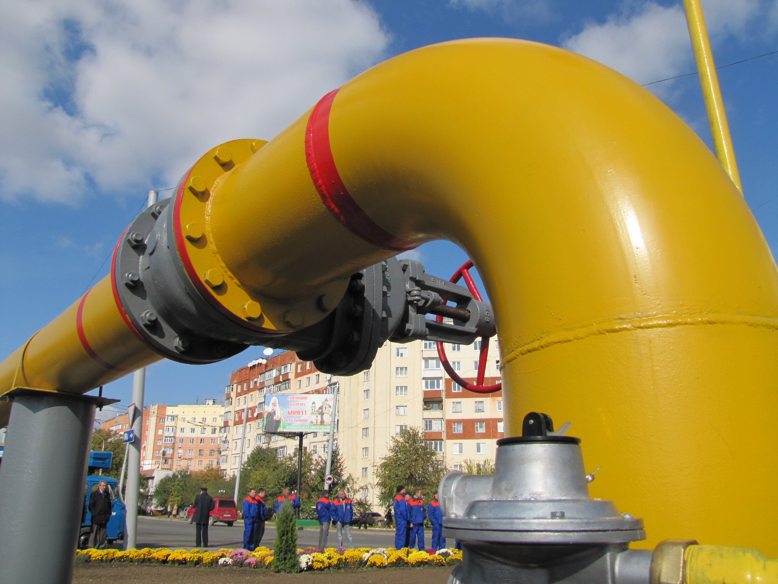 Премьер-министр Украины Арсений Яценюк обратился в официальном письме к Евросоюзу. Украинский политик требует проверить контракт между словацким оператором газопровода Eustream и «Газпромом».