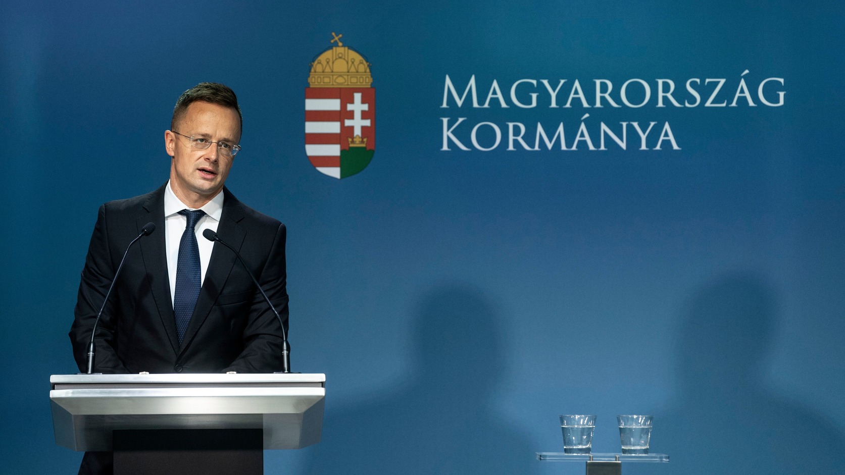 Про це міністр закордонних справ Угорщини заявив у середу на прес-конференції, що відбулась після голосування за пропозиції доповідача з цього питання депутатки від Данії Юдіт Саргентіні.