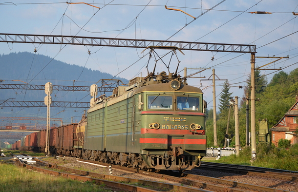 Фахівці локомотивного депо Мукачево регіональної філії «Львівська залізниця» завершили комплексні роботи з відновлення електровоза серії ВЛ11М-094.