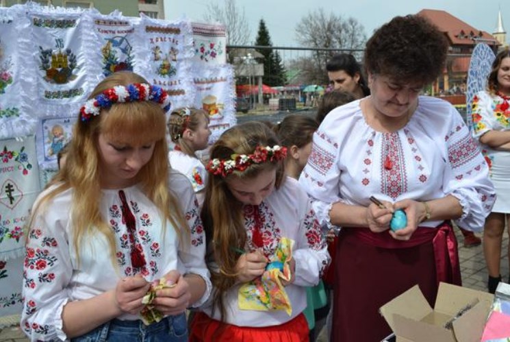 Сьогодні, 4 квітня, на площі Поштовій у Тячеві відбулося урочисте відкриття головної писанки міста. Це дійство вже стало традиційним у Тячівській ОТГ.