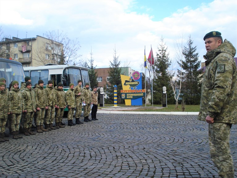Прикордонники Мукачівського загону продовжують проводити активні заходи спрямовані на протидію проявам протиправної діяльності на кордоні .