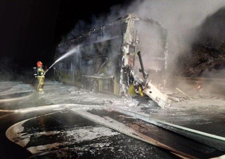 На півдні Польщі недалеко від м.Альверня повністю згорів автобус Київ-Прага, 70 громадян України евакуювали.

