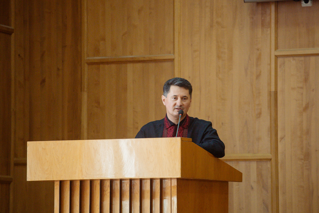Представлення нового заступника міського голови Ужгорода відбулось під час пленарного засідання сесії міської ради. 