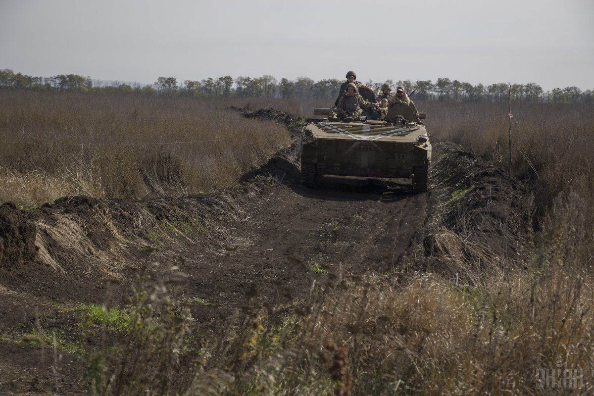 Перший заступник голови Спеціальної моніторингової місії ОБСЄ в Україні Александр Хуг заявив про призупинення процесу розведення сил і засобів на трьох ділянках на Донбасі.