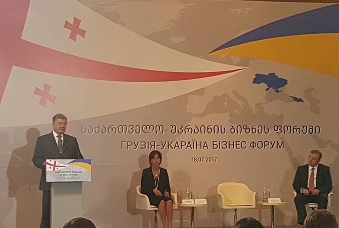Президент України Петро Порошенко брав участь в бізнес форумі, що проходив у Тбілісі. 