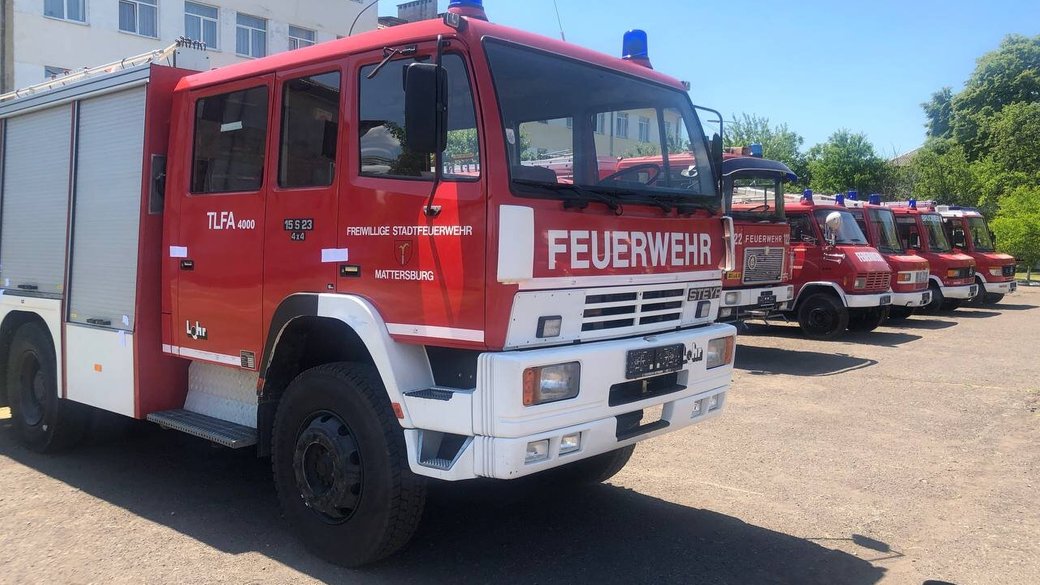 Сім пожежних машин передали 3 червня з Австрії головному управління ДСНС України у Закарпатській області.