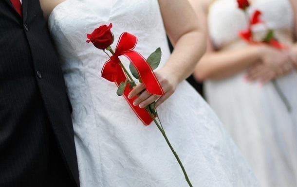 Міністерство юстиції запровадило для українських сімейних пар можливість провести ювілейну церемонію одруження.
