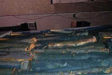 Вчера, 24 апреля, инспекторы дорожного надзора сектора превенции Перечинского отделения полиции остановили «ЗИЛ», который перевозил 6 метров кубических древесины породы бук.