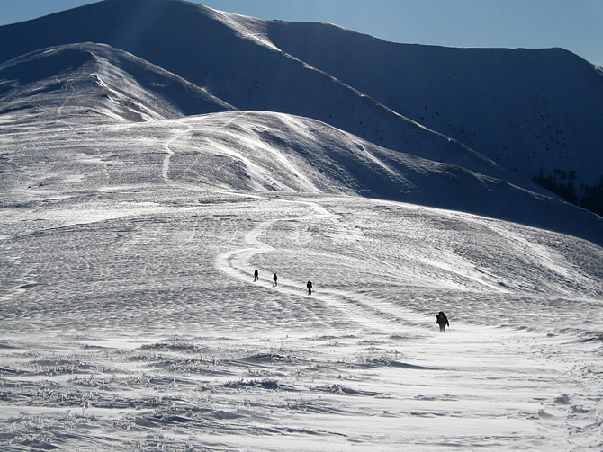 В течение суток, 12 марта, на высокогорье Закарпатской области снизился уровень лавинной опасности — III (значительному) к II (умеренного).