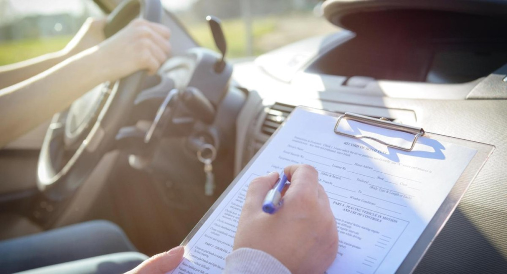 Відкрийте свободу руху з курсами водіння від UDrive