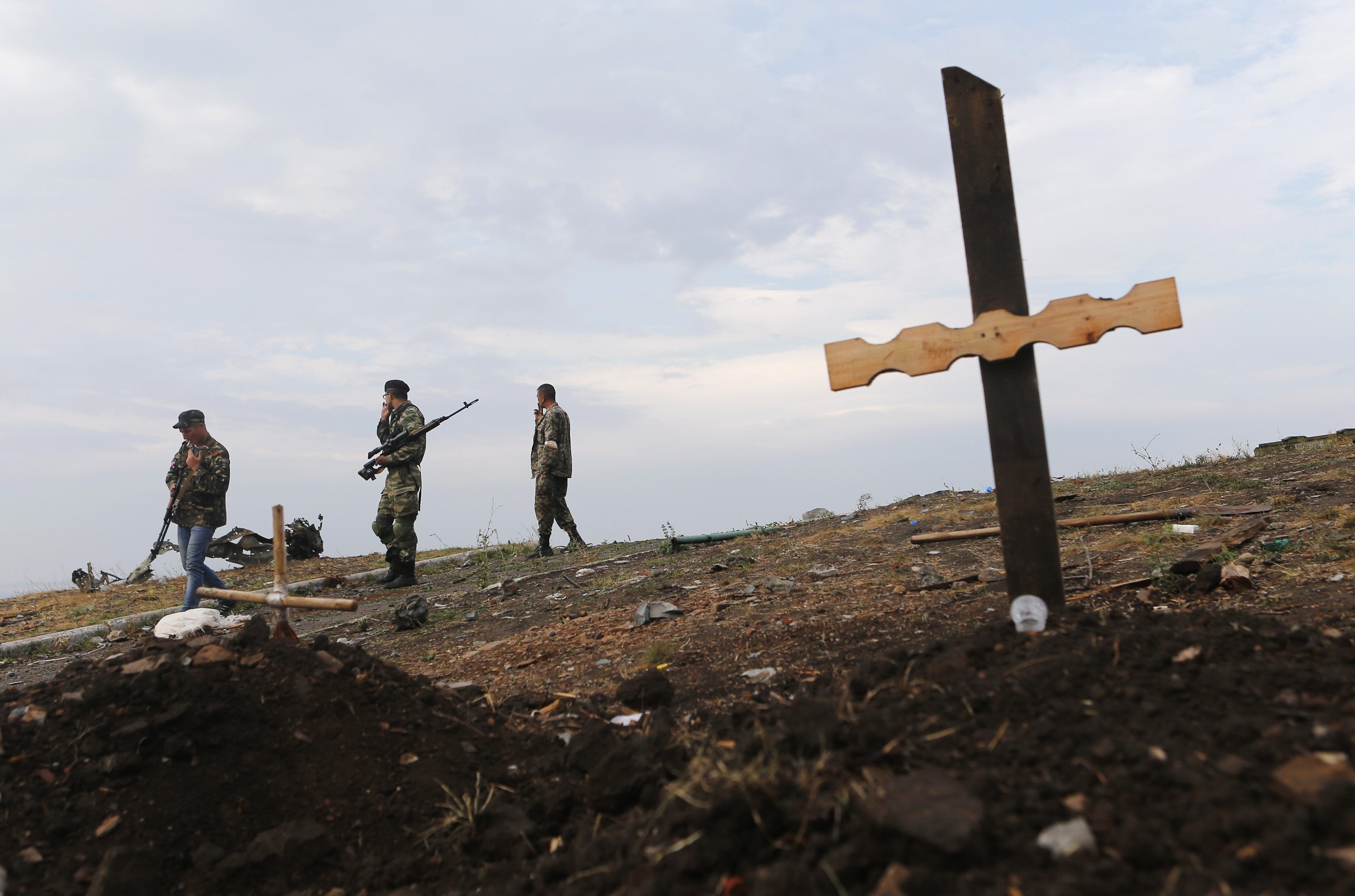 На сході України з квітня 2014 року в результаті бойових дій загинули 6116 людей, ще 15 474 людини отримали поранення.
