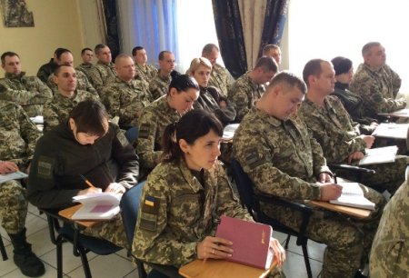 Співробітники Мукачівського відділу поліції провели робочу зустріч-навчання з військовими Мукачівського прикордонного загону. 