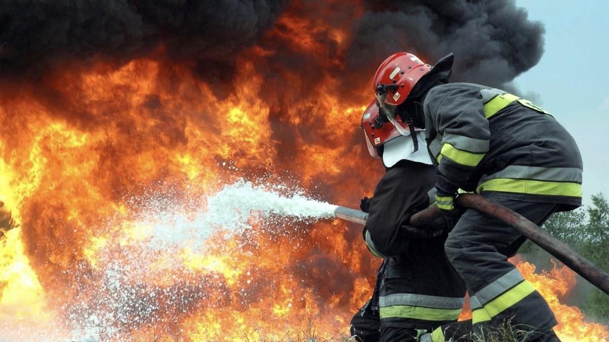 На Хустщині пожежа охопила житловий будинок.