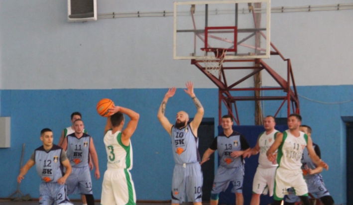 3 октября в Ужгороде СК «Юность» состоялись матчи первого тура чемпионата по баскетболу среди мужских команд сезона 2021/22.