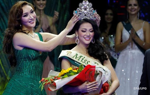 Студентка з В'єтнаму Фионг Кхань Нгуєн отримала корону конкурсу краси, який проходив у Манілі.
