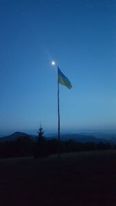  На Хустщині у підніжжі гори Манчул встановлено прапор України.