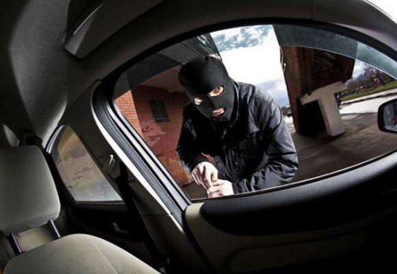 Вчора о 8.30 у поліцію надійшло повідомлення про крадіжку від директора однієї з ужгородських фірм.